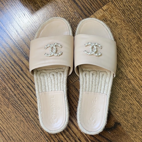 New Chanel Beige Lambskin Pearl CC Espadrille SlipOn Slides Sandals Sz 38 - Picture 7 of 9